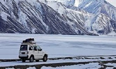 how to reach ladakh